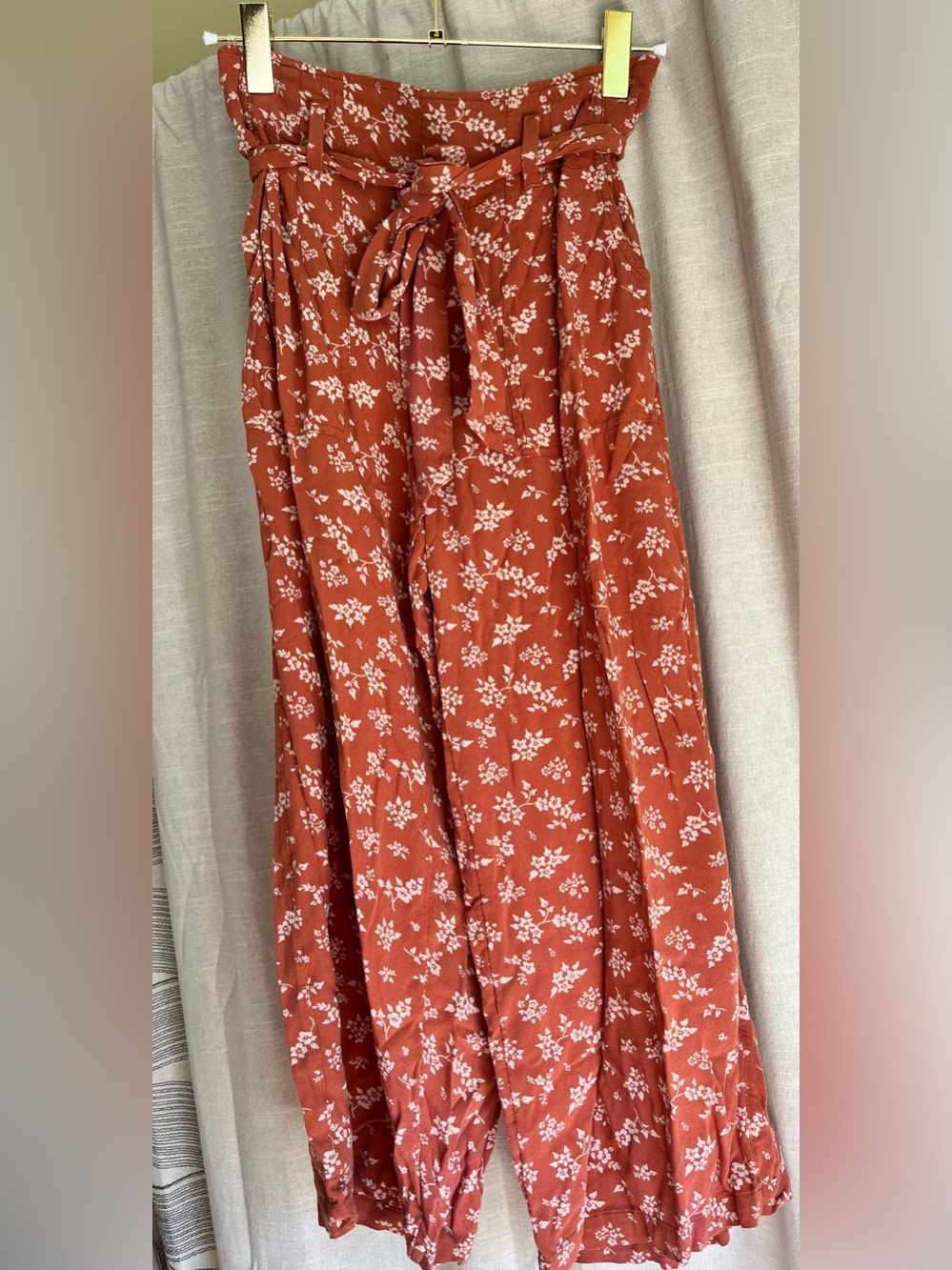 American Eagle Paper Bag Waist Floral Crop Pants| Rust Terracotta & Cream | M
